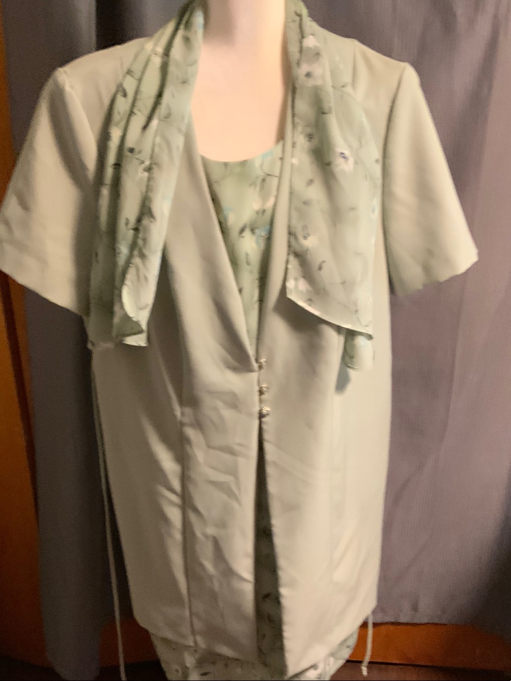 Kathie Lee Woman Mint Green Two-Piece Dress and Matching Scarf Set
